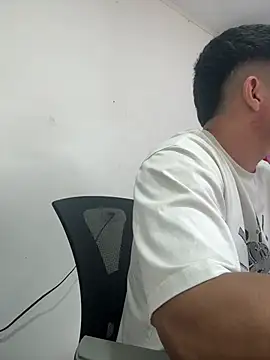 Snapshot of David-latinlover chatting on May 12, 2026, 5:43 pm David-latinlover online show from May 12, 2026, 5:43 pm