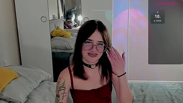 Marika Degas online show from May 22, 2026, 2:44 pm