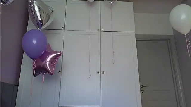 AliceTease online show from April 19, 2026, 9:41 am