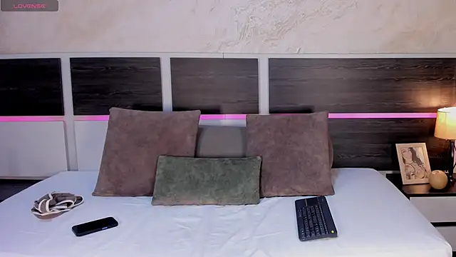 Natalia Cruzz online show from April 17, 2026, 8:01 pm