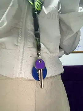   Nahomy online show from March 10, 2026, 11:37 am