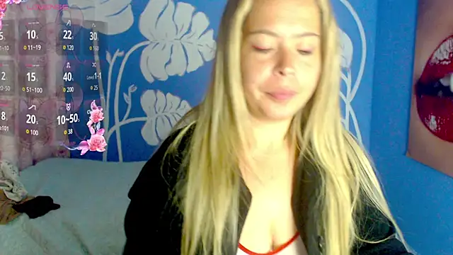 Snapshot of CamilleRouge chatting on March 2, 2026, 10:11 am CamilleRouge online show from March 2, 2026, 10:11 am