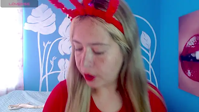 Snapshot of CamilleRouge chatting on March 4, 2026, 7:31 pm CamilleRouge online show from March 4, 2026, 7:31 pm