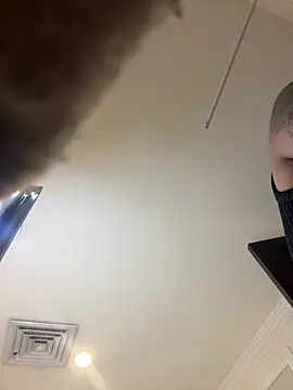 VioletaHills  online show from April 17, 2026, 12:19 pm