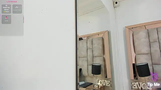 Titan Moreno  online show from March 25, 2026, 12:00 pm