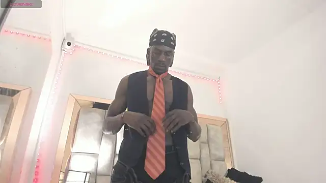 Titan Moreno  online show from April 16, 2026, 12:28 pm