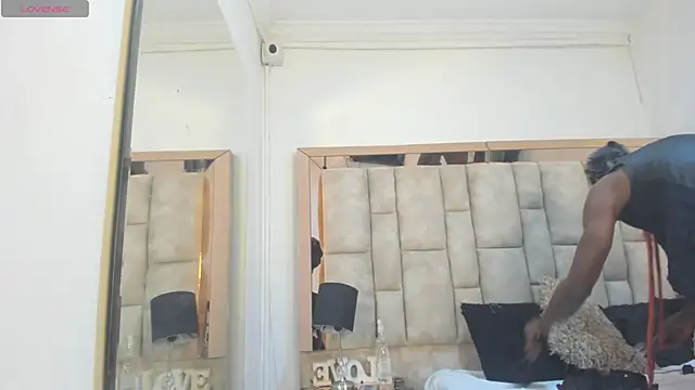 Titan Moreno  online show from April 20, 2026, 12:30 pm