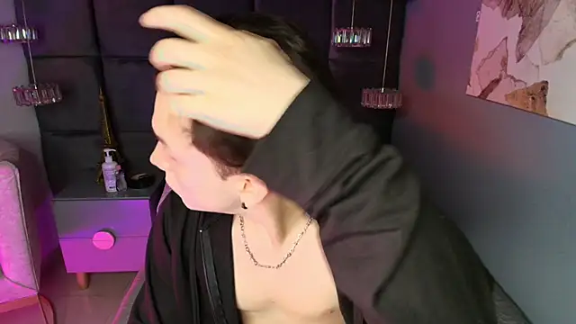 hollannd  online show from April 11, 2026, 1:04 pm