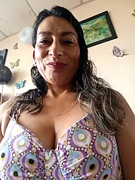 Snapshot of Lucia_Rios chatting on June 15, 2026, 8:22 pm Lucia Rios online show from June 15, 2026, 8:22 pm