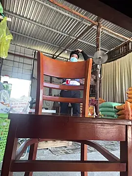 hoang15075 online show from April 9, 2026, 7:58 am