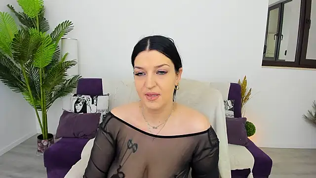 Karinna Shine online show from March 4, 2026, 4:24 pm