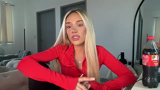 Snapshot of Naughtyblondex chatting on June 30, 2026, 7:15 pm Naughtyblondex online show from June 30, 2026, 7:15 pm