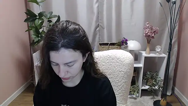 MistyBree online show from April 3, 2026, 8:12 am