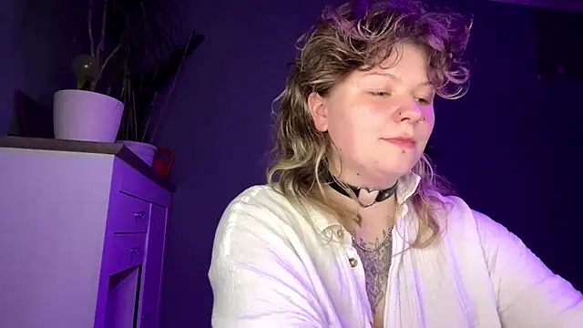 Snapshot of YoungAlina chatting on July 6, 2026, 8:22 pm YoungAlina online show from July 6, 2026, 8:22 pm