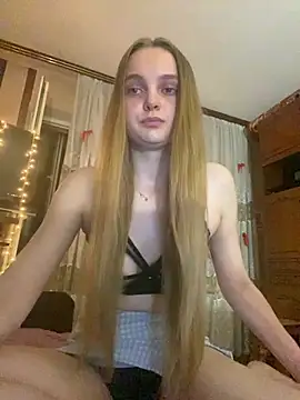 LunaVey online show from July 3, 2026, 7:42 pm
