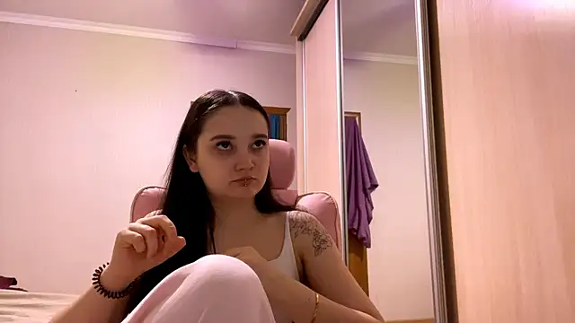 Snapshot of TrulaPhay chatting on March 4, 2026, 2:12 pm TrulaPhay online show from March 4, 2026, 2:12 pm