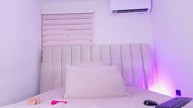 sofi velezz online show from March 3, 2026, 12:11 pm