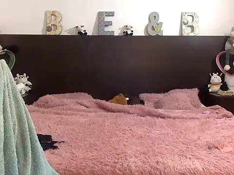 mommy-Milf online show from March 25, 2026, 1:44 am