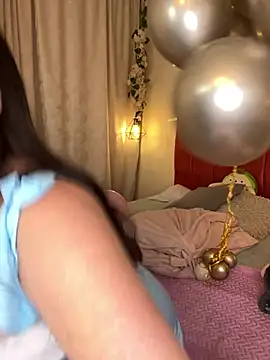 Snapshot of Caandace chatting on May 5, 2026, 8:17 pm Caandace online show from May 5, 2026, 8:17 pm