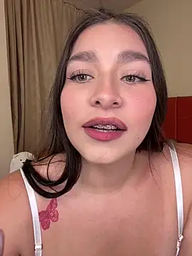 Snapshot of Caandace chatting on May 13, 2026, 7:33 pm Caandace online show from May 13, 2026, 7:33 pm
