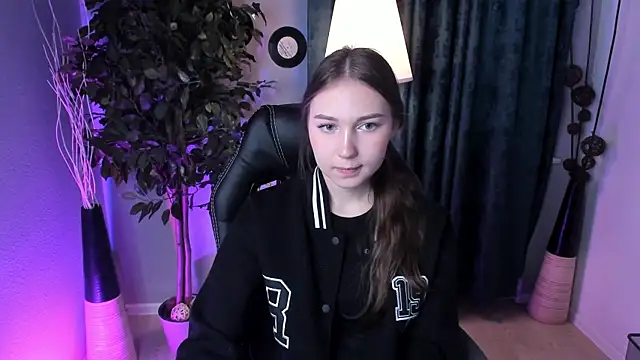 OliviaLang online show from March 6, 2026, 11:39 am