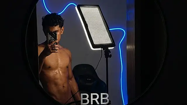 jossi12345j online show from April 4, 2026, 2:36 pm