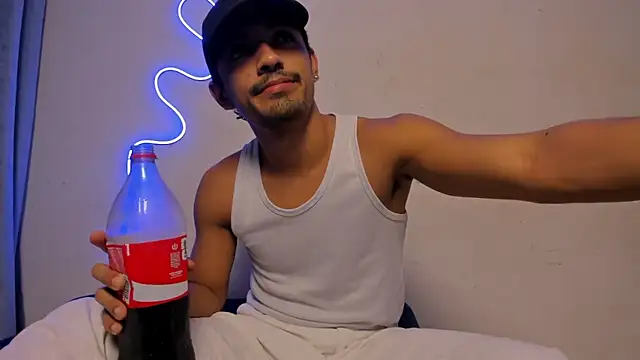 jossi12345j online show from April 8, 2026, 2:44 am