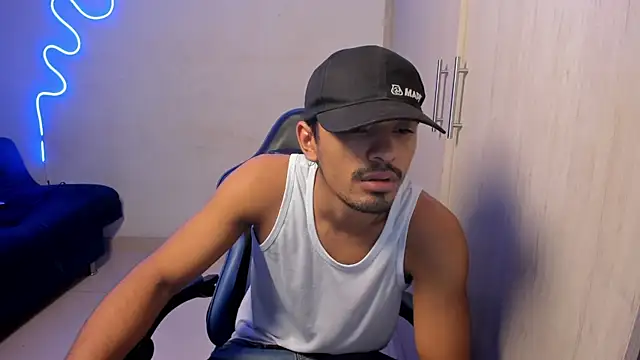 jossi12345j online show from April 10, 2026, 4:39 am