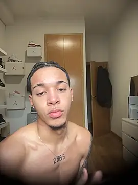 1lwkey online show from March 3, 2026, 1:28 pm