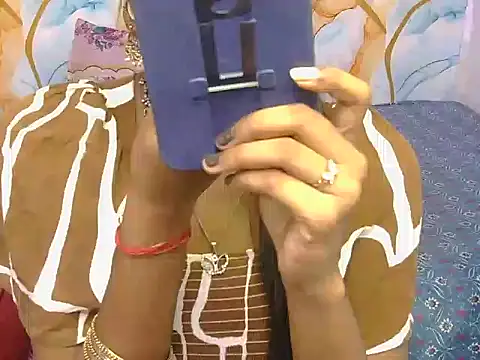 Snapshot of yours-isha chatting on July 12, 2026, 4:47 am yours-isha online show from July 12, 2026, 4:47 am