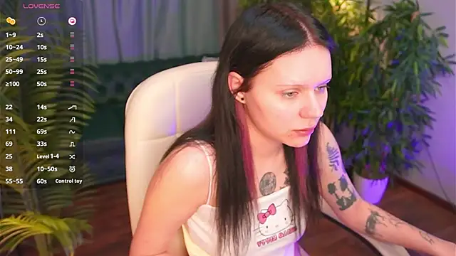 kittenlolla online show from April 17, 2026, 5:21 am