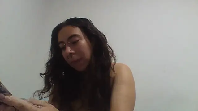 Moonandzukko online show from April 15, 2026, 12:39 am