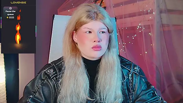 LilithNlsn online show from April 19, 2026, 3:50 am