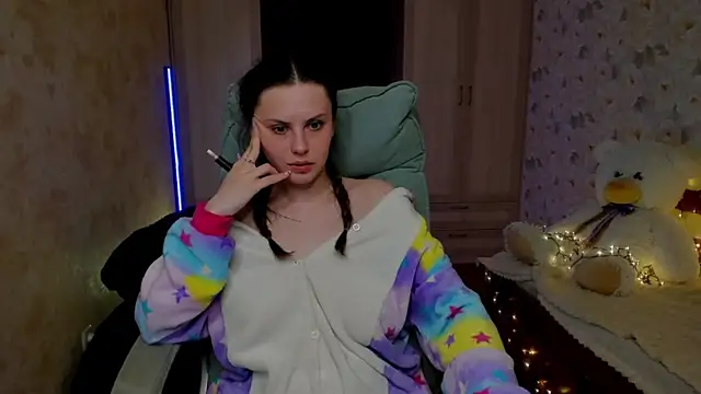 LoraTempt online show from April 16, 2026, 7:36 pm