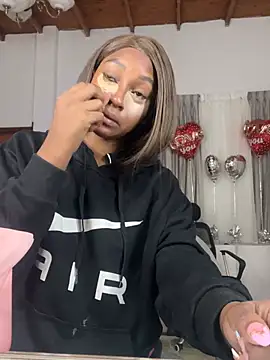 LiaTrainor online show from March 23, 2026, 11:47 am