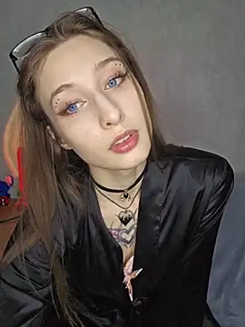 Emma Willson online show from April 11, 2026, 12:53 pm