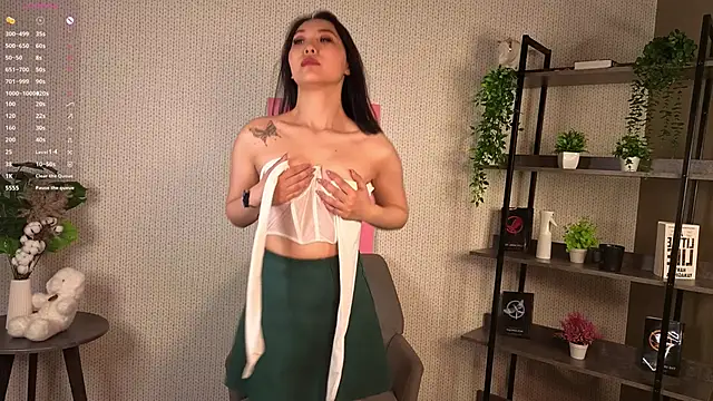 SuzySult online show from April 21, 2026, 2:51 am