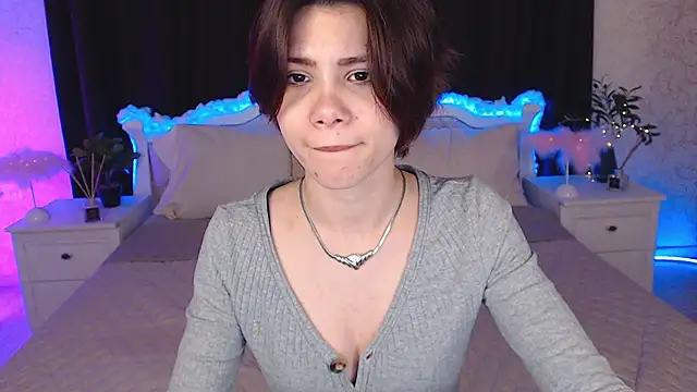 llittle-peachh online show from March 11, 2026, 4:02 pm