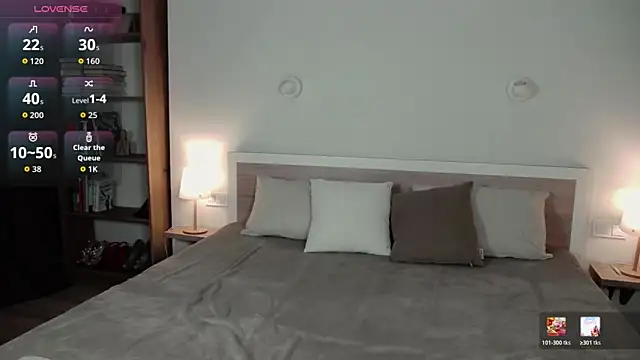 HermioneMoon online show from April 26, 2026, 1:42 pm