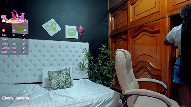 ebony katterin online show from April 4, 2026, 11:18 am