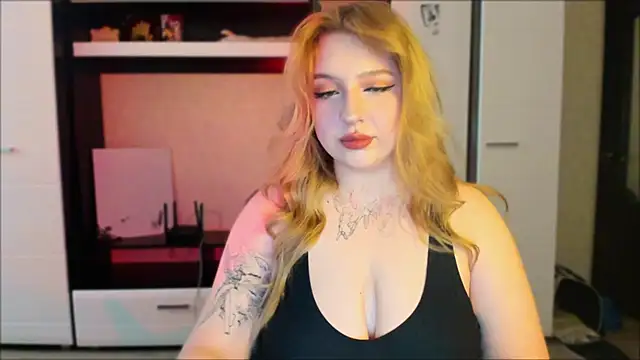 Snapshot of EllieQuttie chatting on March 5, 2026, 3:08 pm EllieQuttie online show from March 5, 2026, 3:08 pm