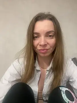 Luna2547 online show from March 3, 2026, 8:48 pm