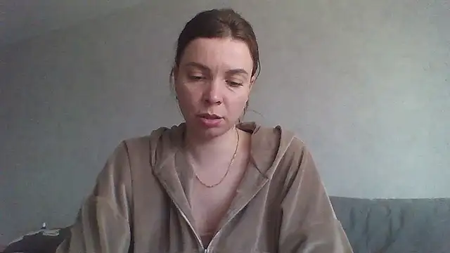 Luna2547 online show from April 6, 2026, 2:51 pm