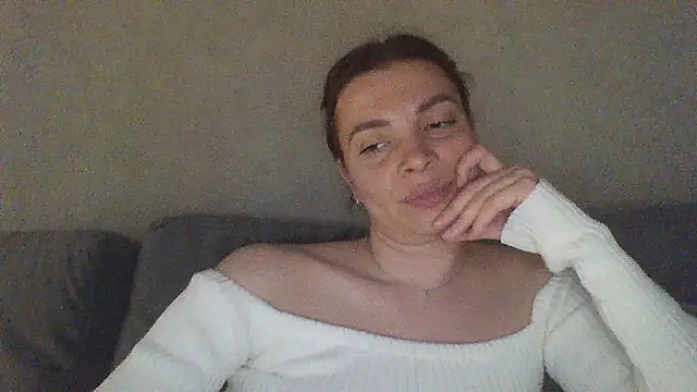 Snapshot of Luna2547 chatting on April 26, 2026, 6:16 pm Luna2547 online show from April 26, 2026, 6:16 pm
