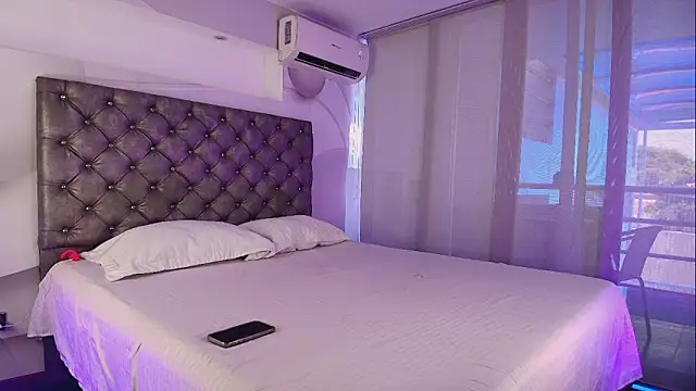 LauriLenix online show from March 25, 2026, 3:51 pm