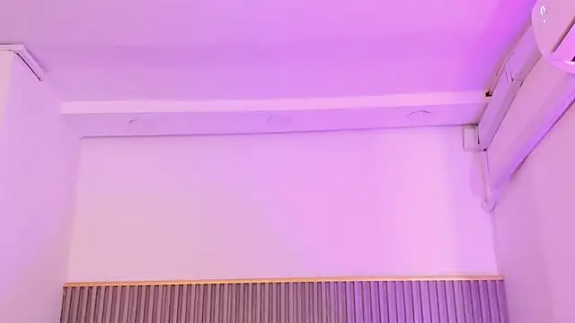 ashvalentine  online show from April 6, 2026, 7:48 pm