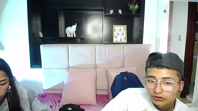  chloe 1 online show from April 12, 2026, 3:22 am