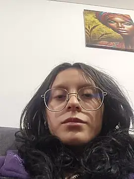 Naomimolie online show from April 8, 2026, 11:21 am