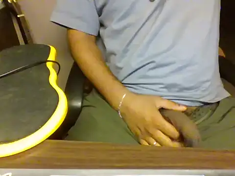 Snapshot of bigbuldgee chatting on March 2, 2026, 9:32 pm bigbuldgee online show from March 2, 2026, 9:32 pm