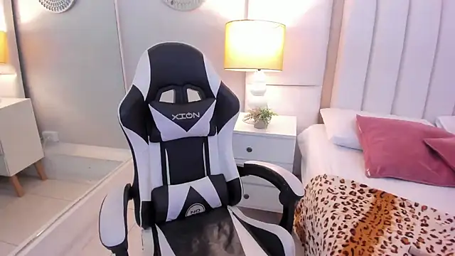 EllaEvanzz online show from March 7, 2026, 2:30 am